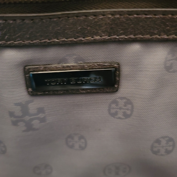 Stylish Gray Tote Bag with Spacious Design - Picture 14 of 16